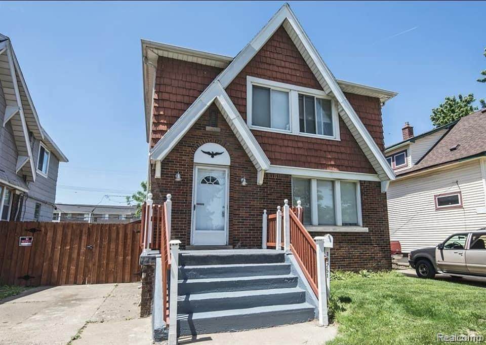 19251 Stanley St - Photo 1