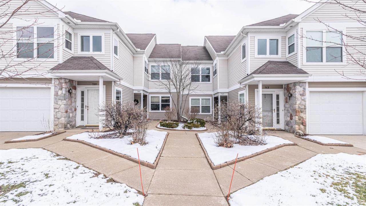 713 Fieldstone Cir - Photo 1