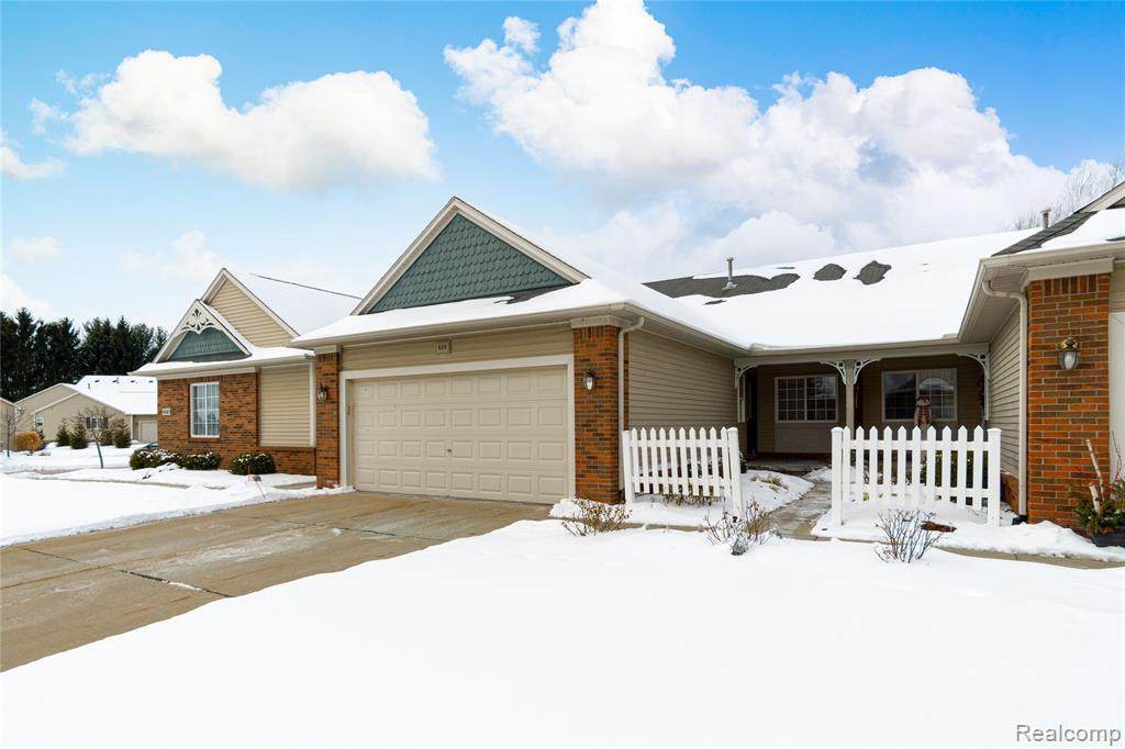 650 Shoreline Dr - Photo 1