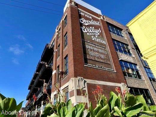 444 Willis - Photo 1