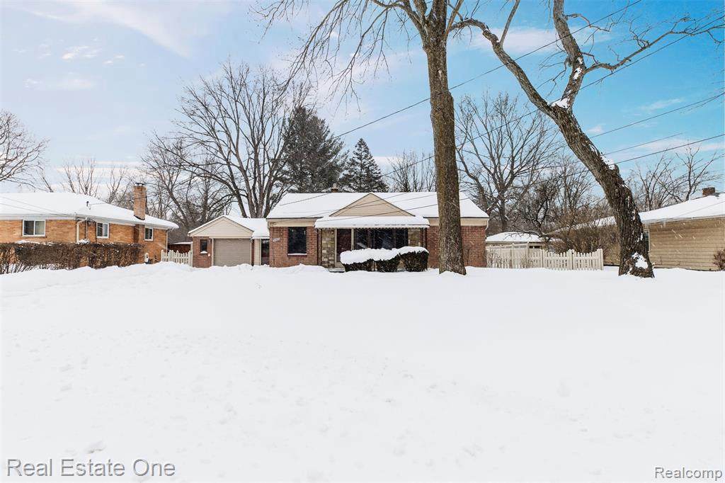 28515 Pickford St - Photo 1