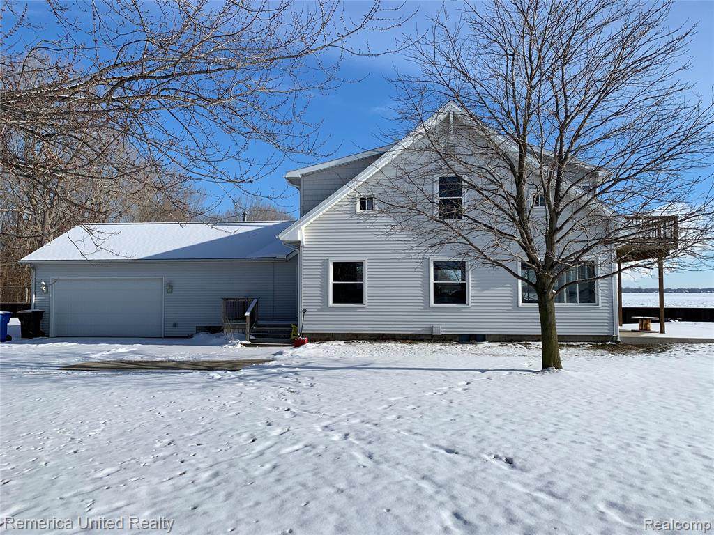 2724 Edgewater St - Photo 1