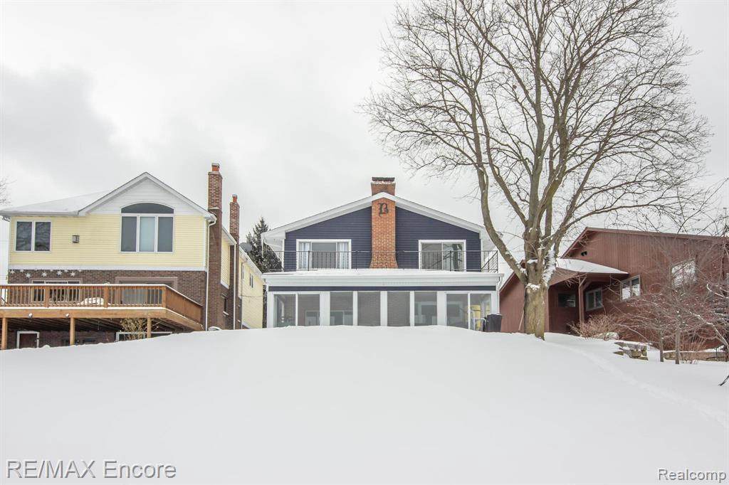 10048 King Rd - Photo 1
