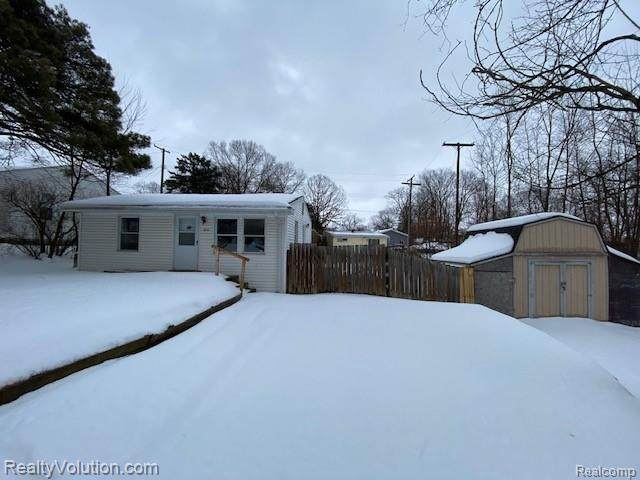 970 Center Dr - Photo 1