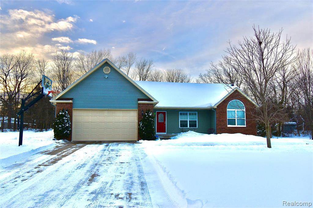 2085 Maple Creek Dr - Photo 1