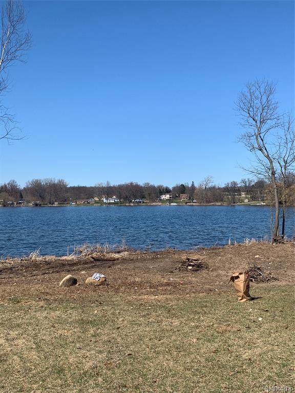 124 Lakeshore Dr - Photo 1
