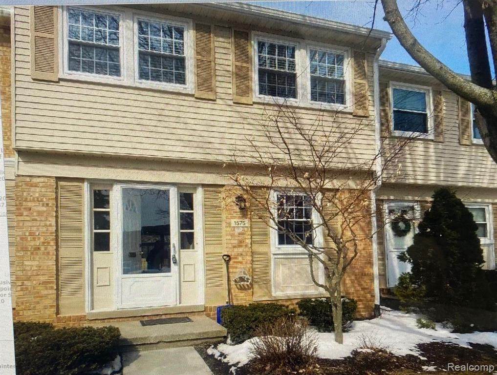 1575 Brentwood Drive - Photo 1
