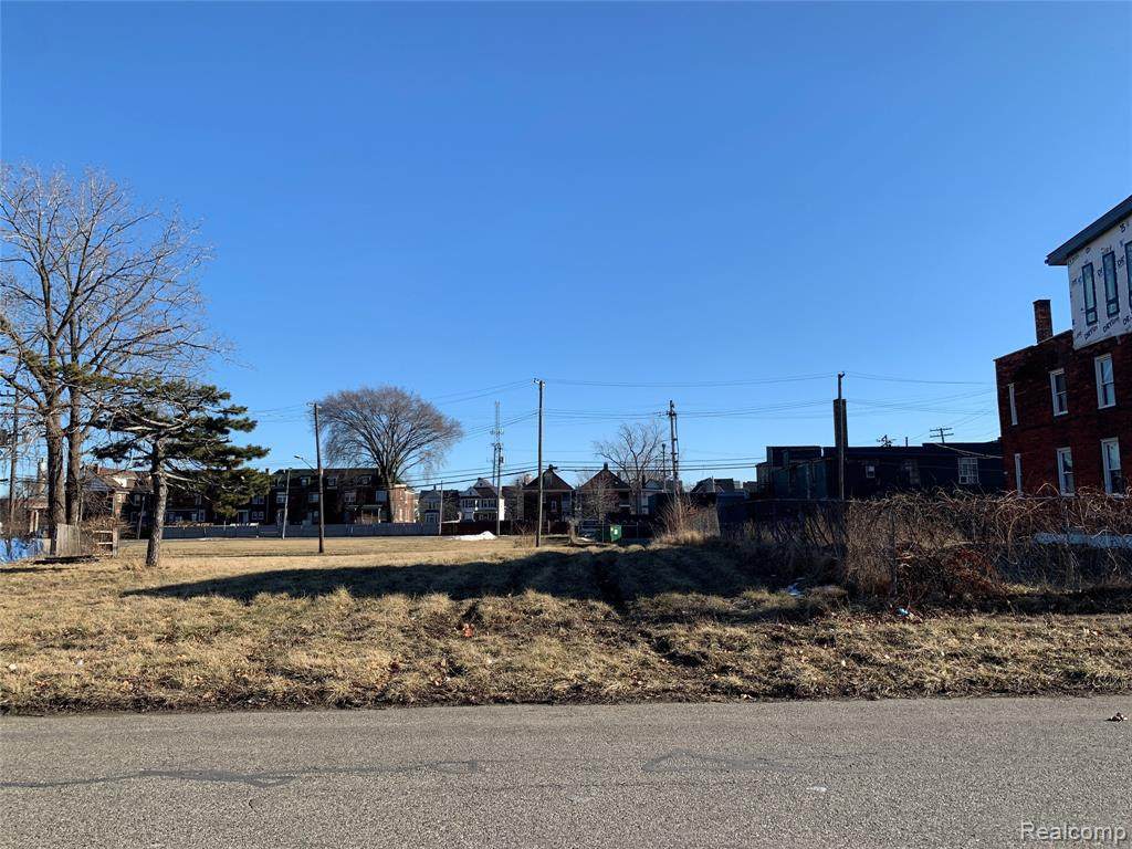 614 Bethune - Photo 1