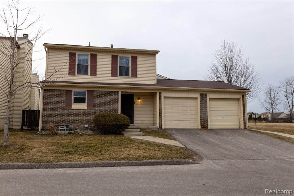 2822 Roundtree Dr - Photo 1