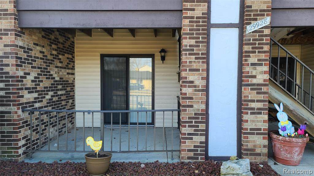 29928 Utica Rd - Photo 1