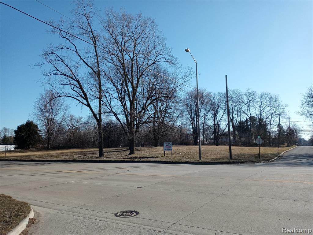 1698 Joslyn - Photo 1