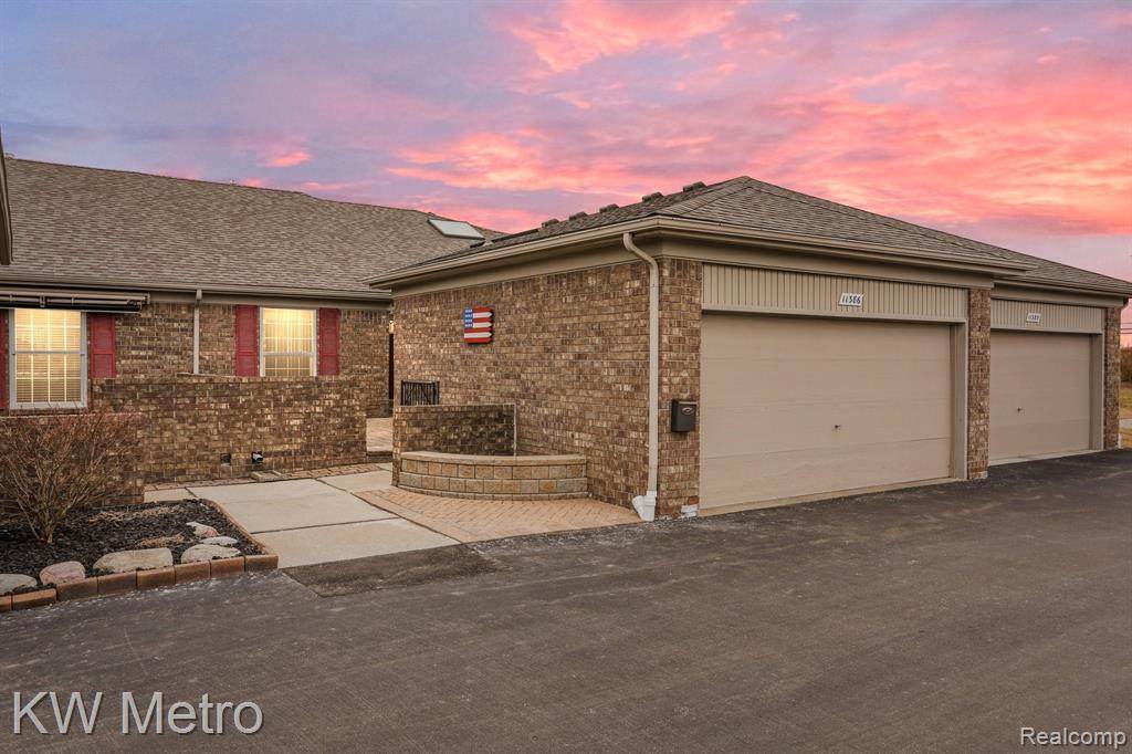 11386 Oak Grove Crt - Photo 1