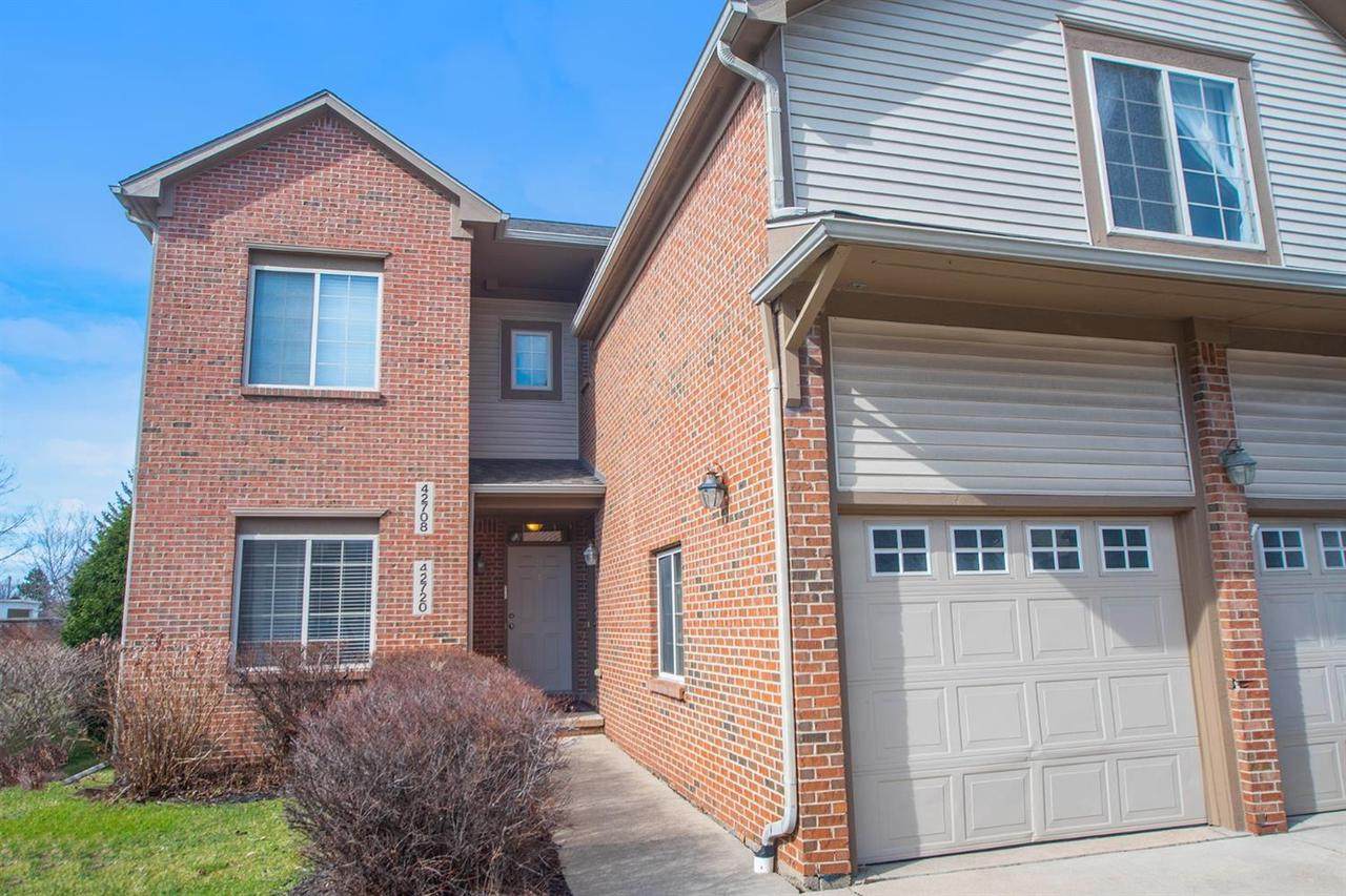 42720 Gateway Dr - Photo 1