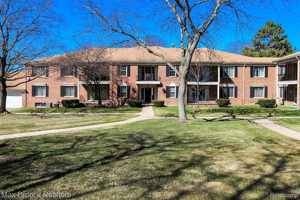 29656 Middlebelt Rd Unit 31 - Photo 1