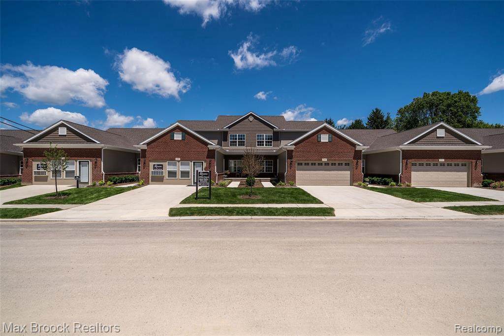 3091 Bridgewater - Photo 1