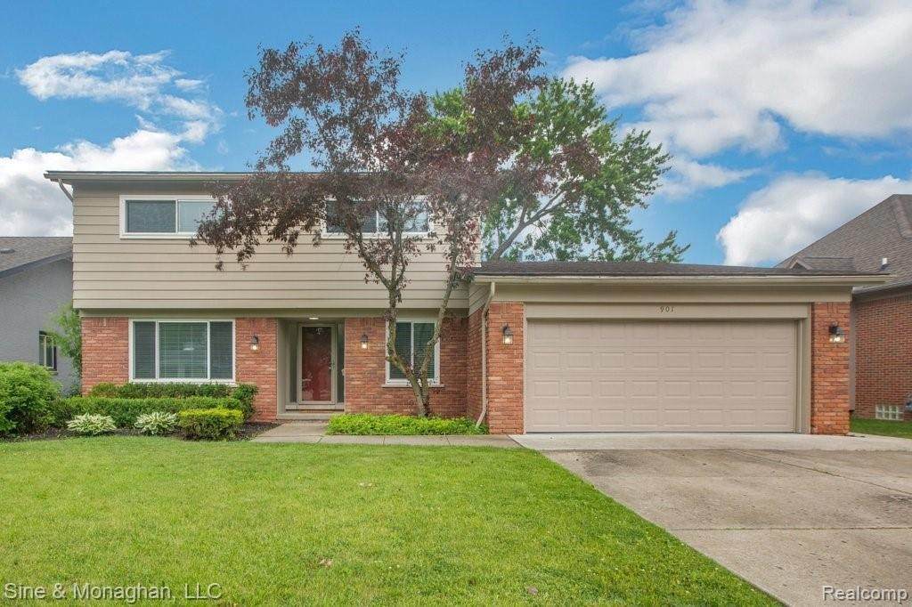 901 Hollywood Ave - Photo 1
