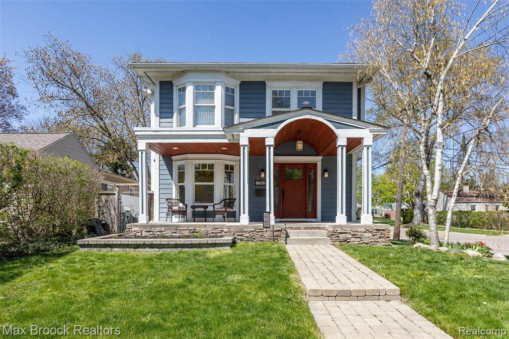 1593 Chapin Ave - Photo 1