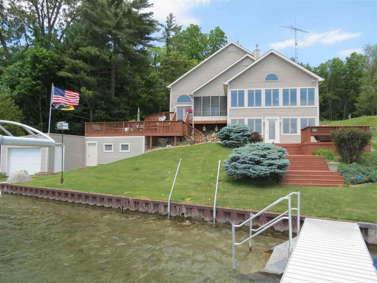 732 Shagbark Ln - Photo 1