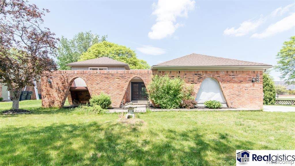 3000 Roxbury Dr - Photo 1