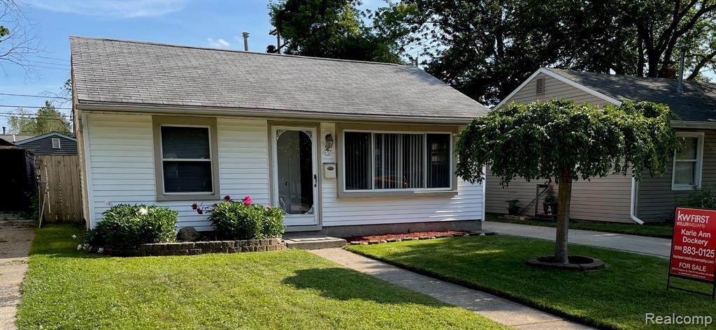 947 Baxter - Photo 1
