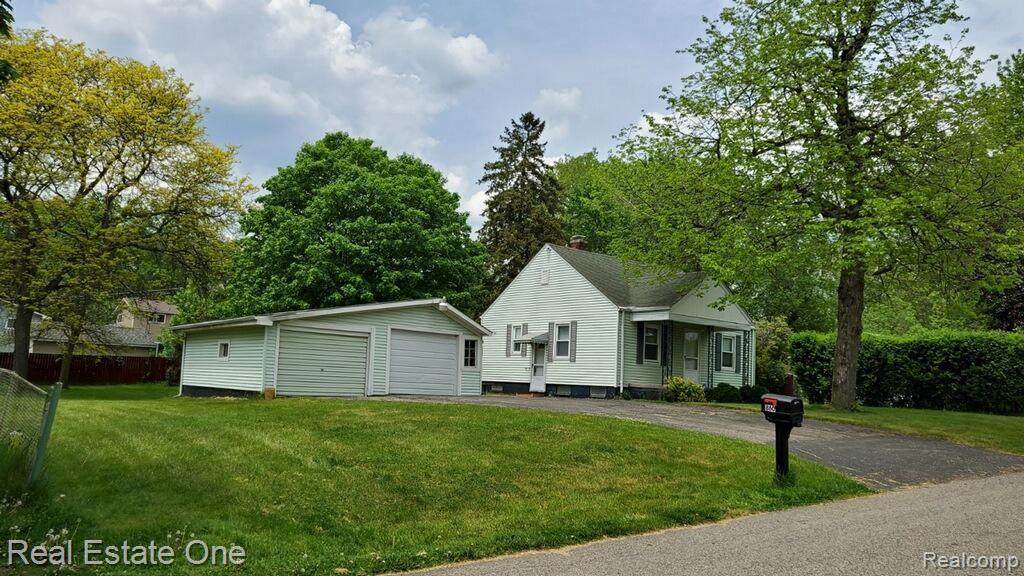 860 Ledyard St - Photo 1
