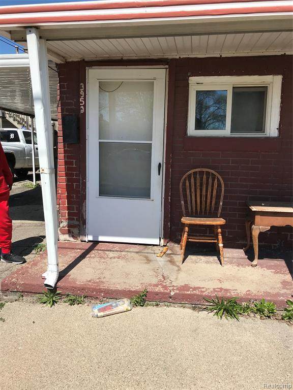 3951 14TH ST N - Photo 1