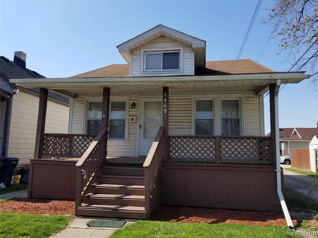 1469 Russell Ave - Photo 1
