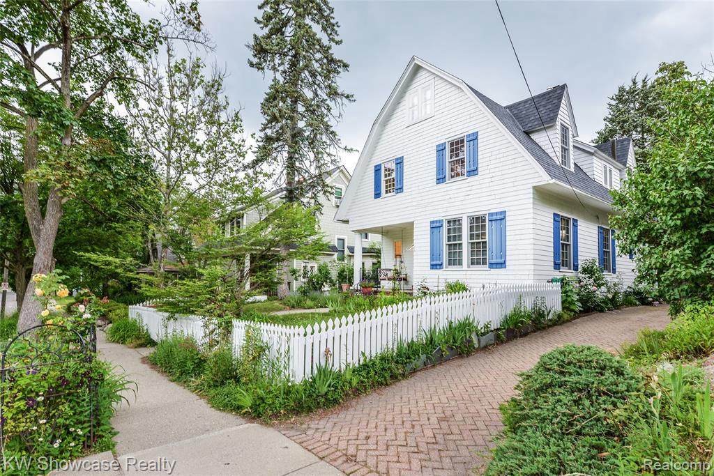 1609 University Ave - Photo 1