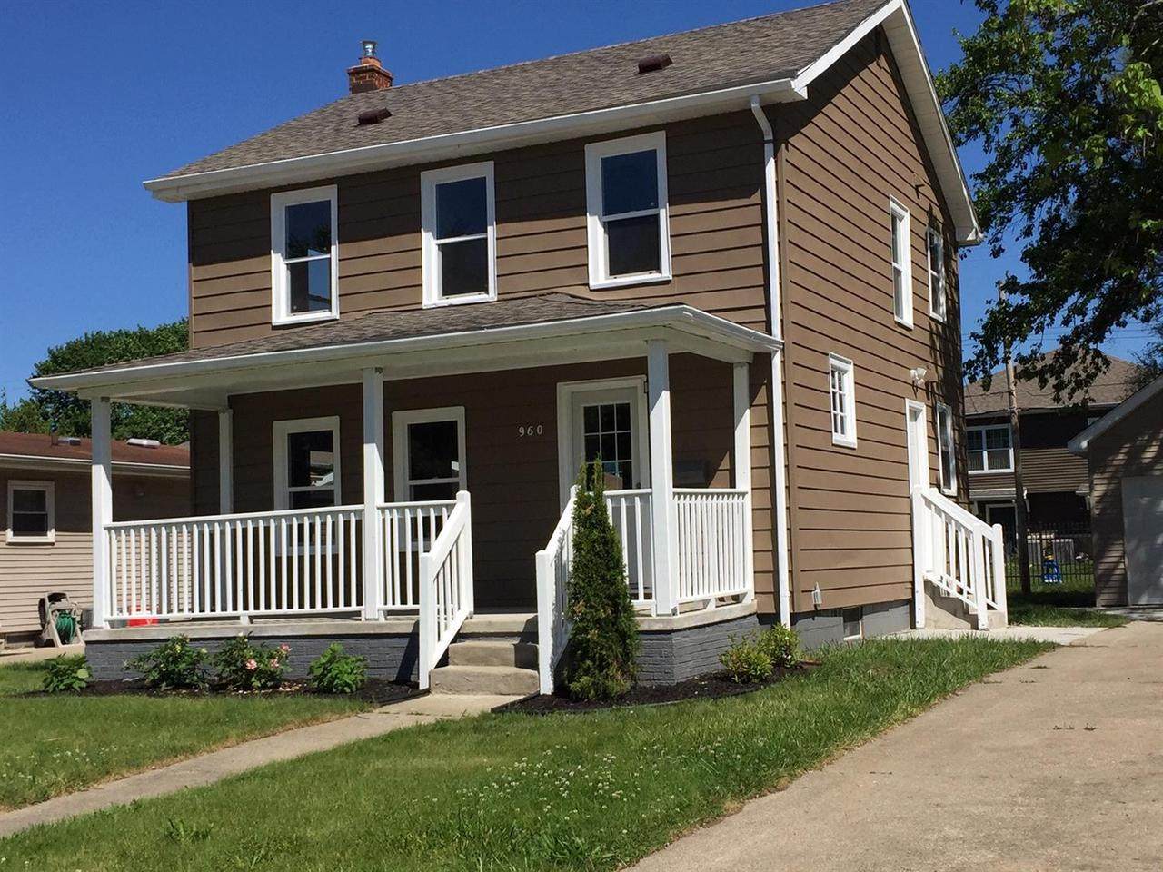 960 Monroe St - Photo 1