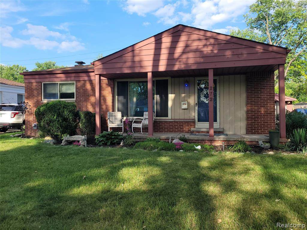 272 Lyons Dr - Photo 1
