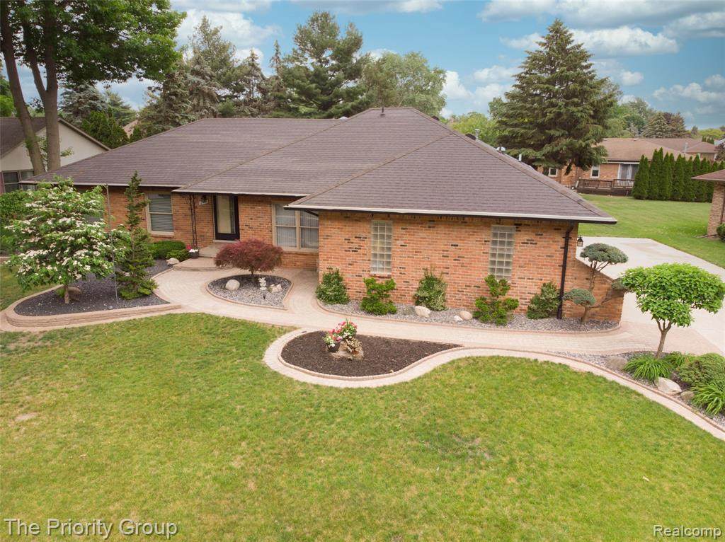 12945 Parkridge Dr - Photo 1