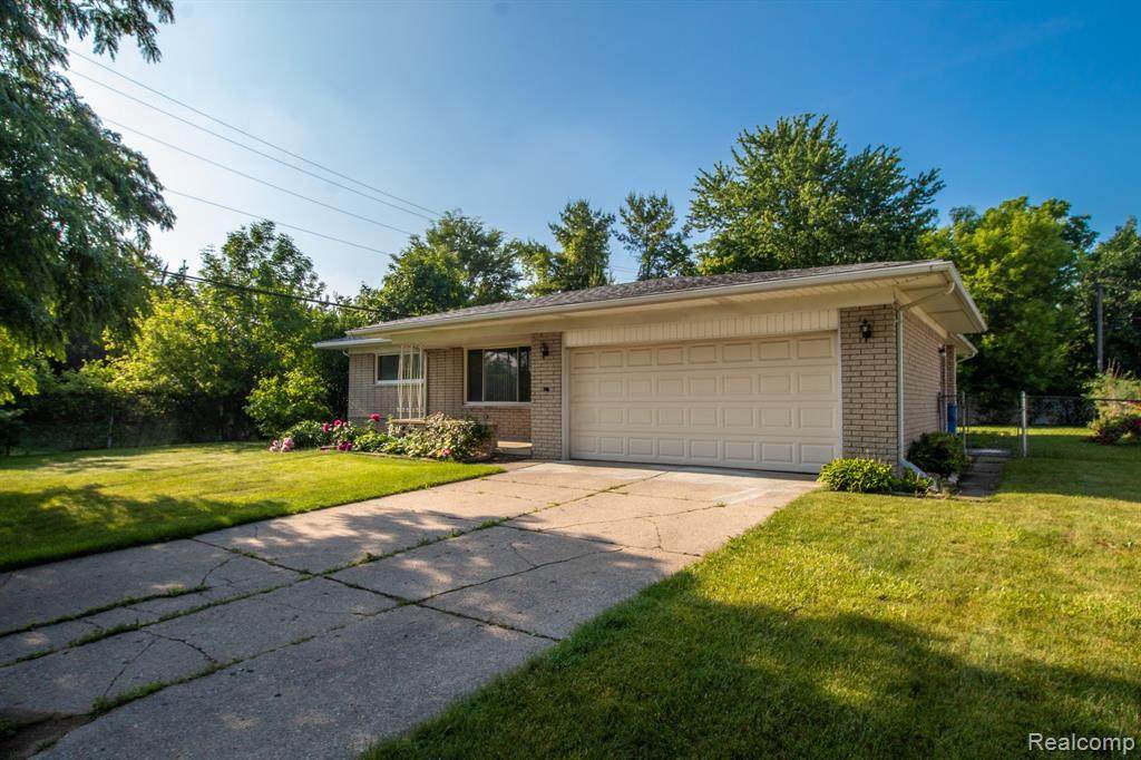 5032 13 MILE RD - Photo 1