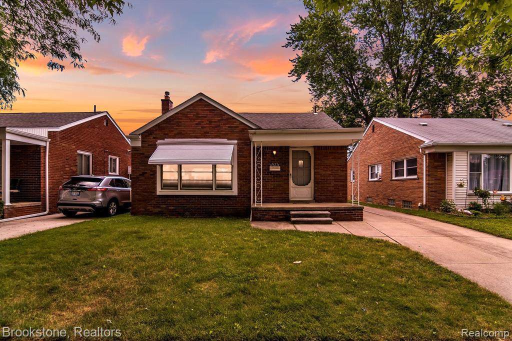 7677 Cortland Ave - Photo 1