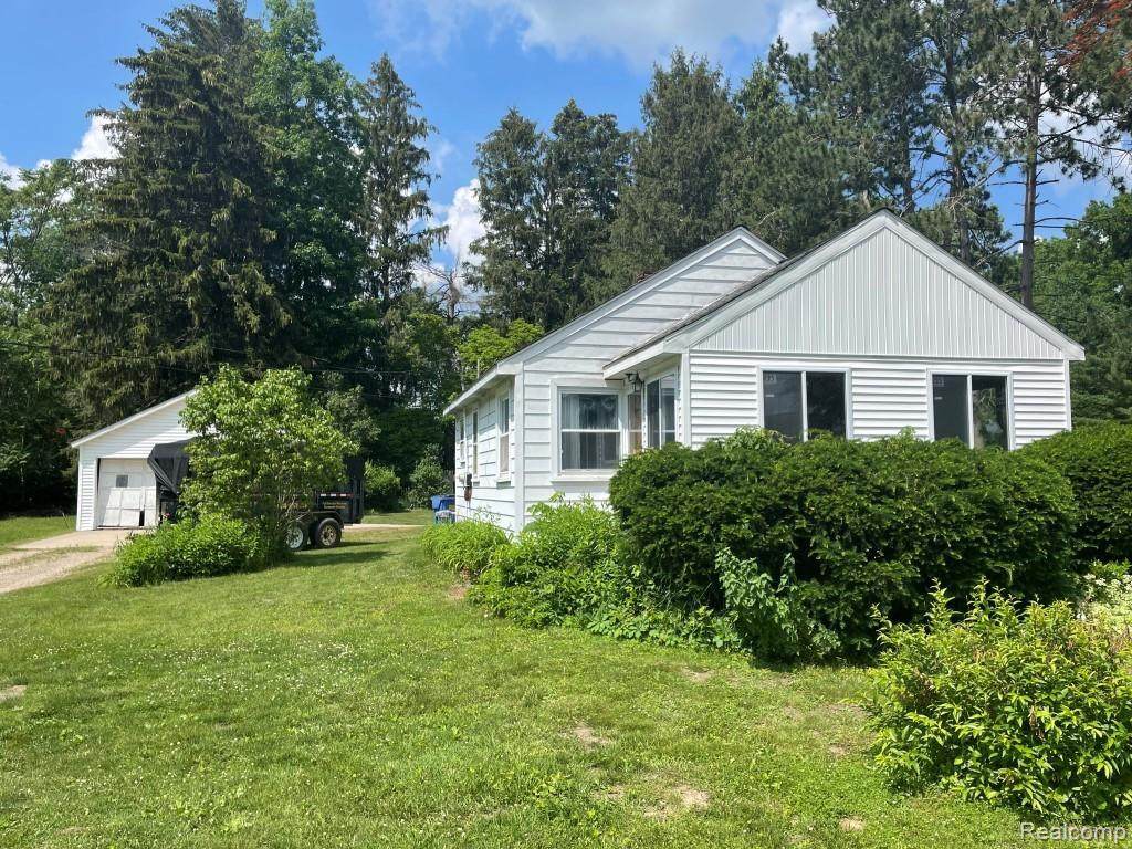1474 Shoreline Dr - Photo 1