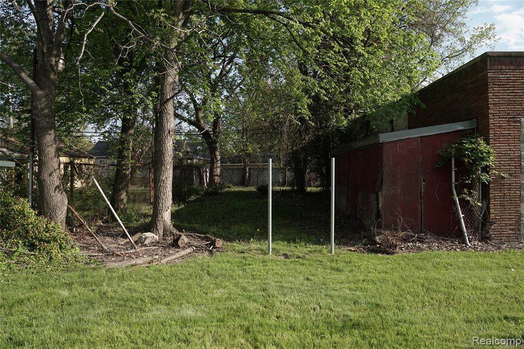 18419 Schoolcraft - Photo 1