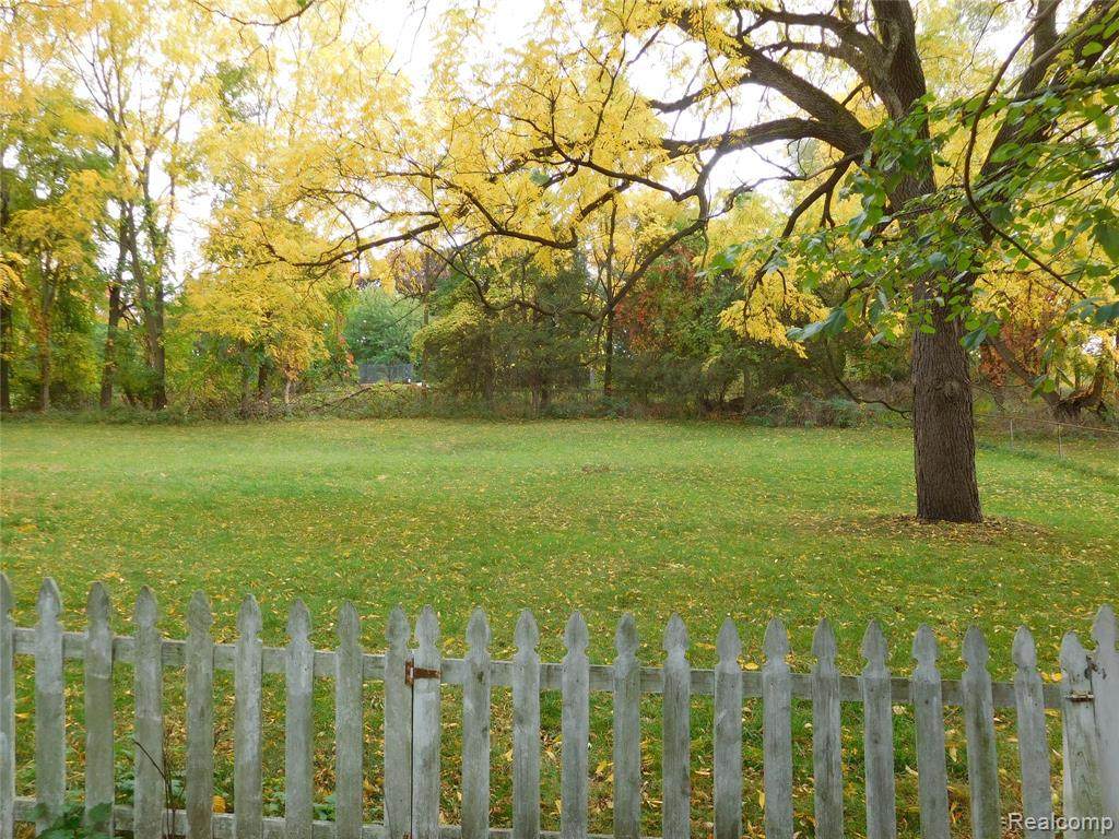 000 Commerce Rd - Photo 1