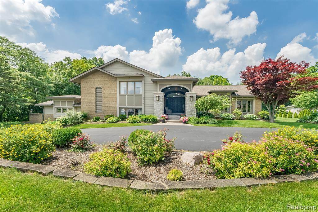 3770 Lakecrest Dr - Photo 1
