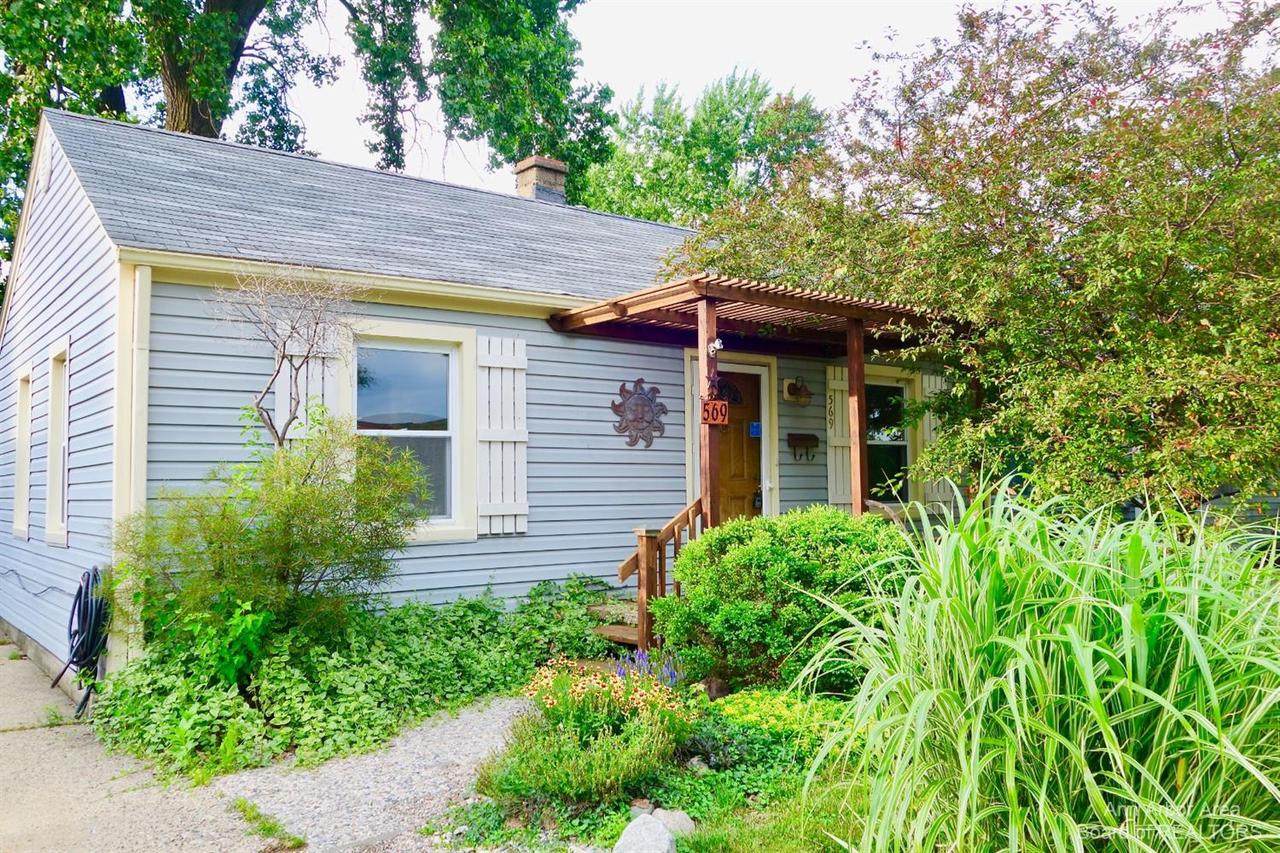 569 Guthrie Ave - Photo 1