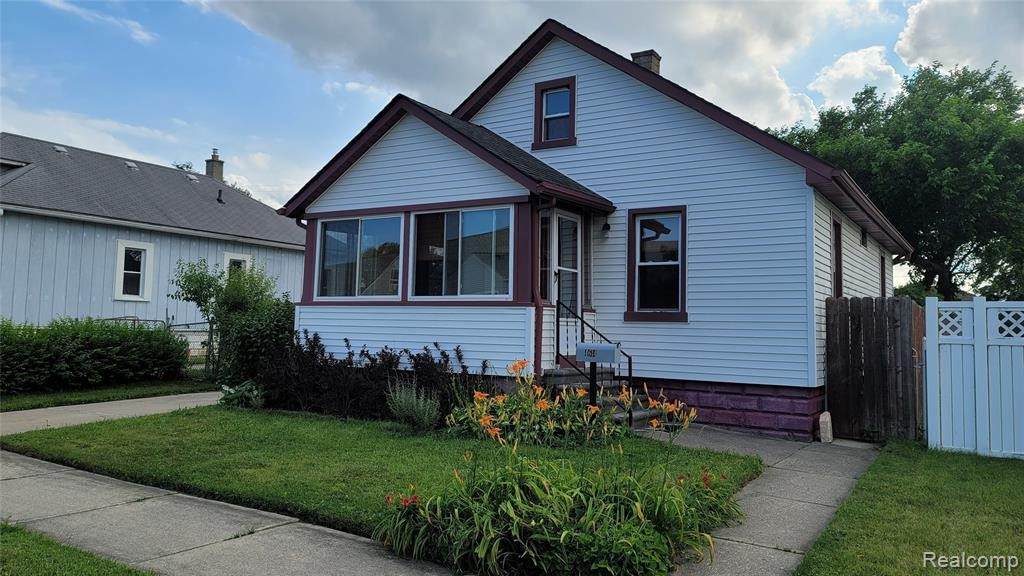 4614 17TH ST - Photo 1