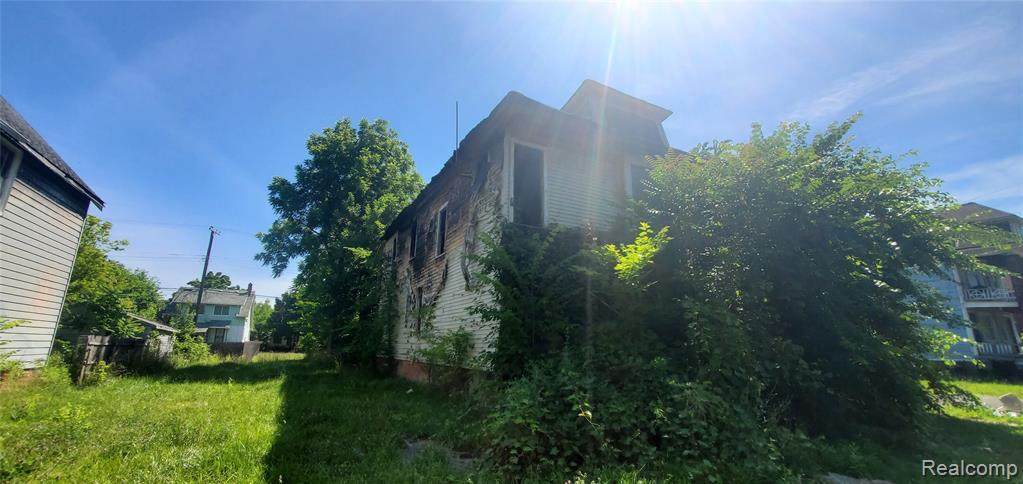 4700 Saint Clair St - Photo 1