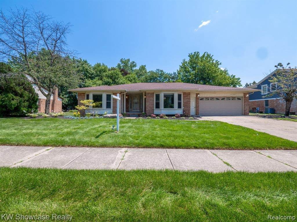 2790 Mayfair Dr - Photo 1