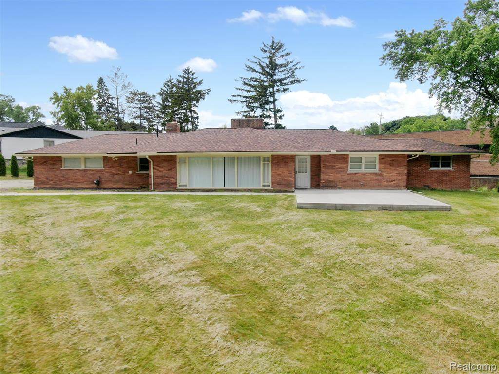 870 Pemberton Rd - Photo 1