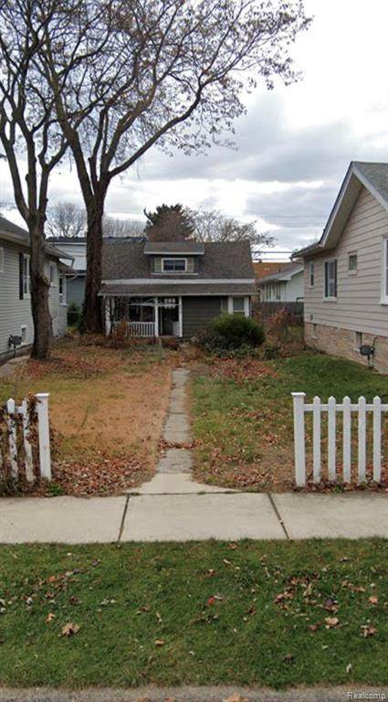209 Maple Ave - Photo 1