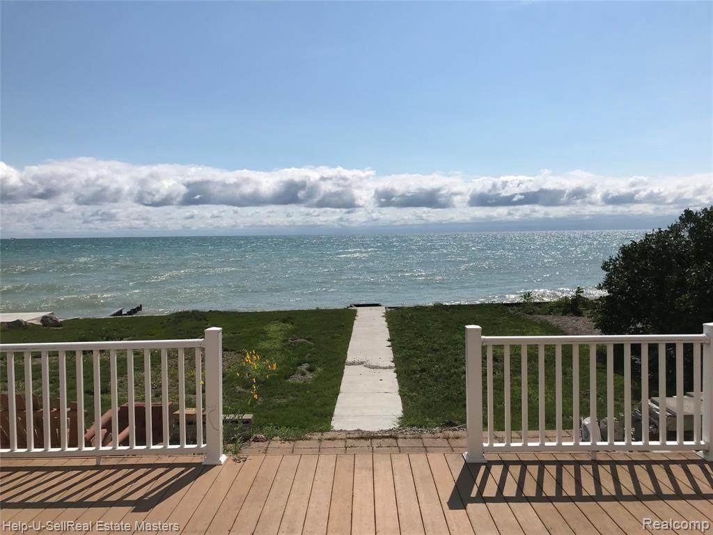 8092 Lakeshore Rd - Photo 1