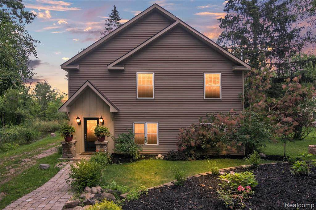 1736 Shoreline Dr - Photo 1