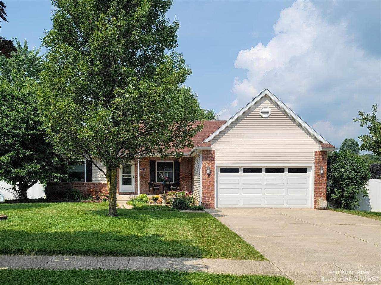 817 Stetson St - Photo 1