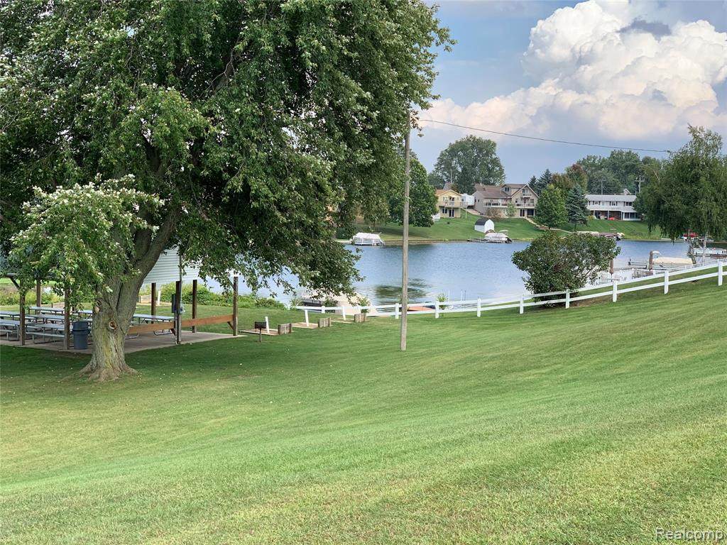 10619 Emerald Dr - Photo 1
