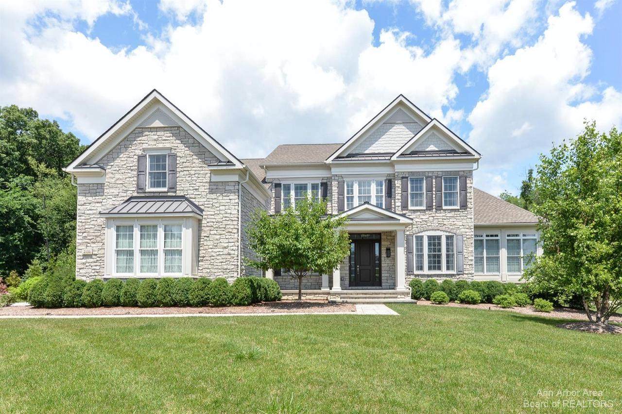 2153 Parkview Ct - Photo 1