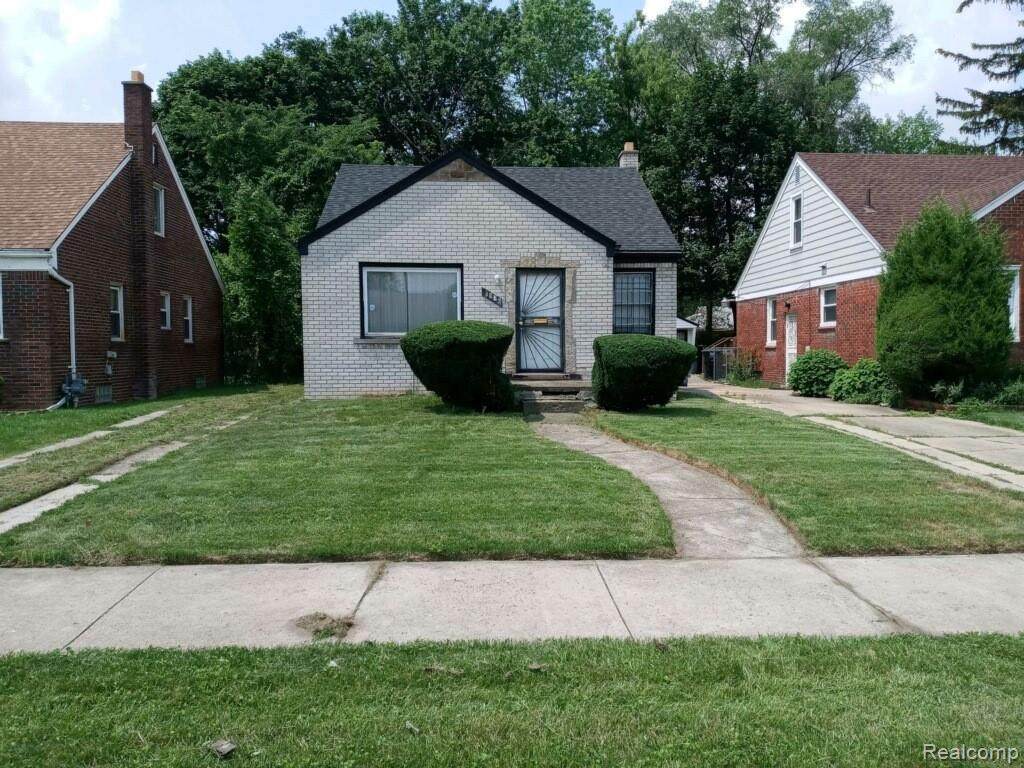 9935 Grandville Ave - Photo 1