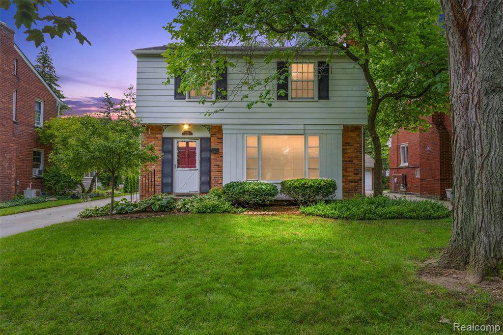 2912 Elmhurst Ave - Photo 1